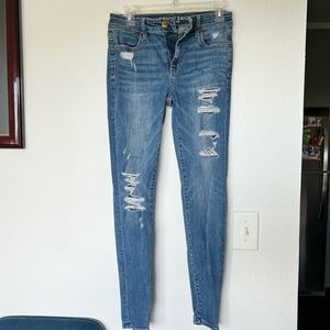 Distressed American Eagle Size 4 High-Rise Jeans